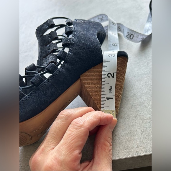 Vince Camuto Navy Suede Heels - Picture 6 of 9